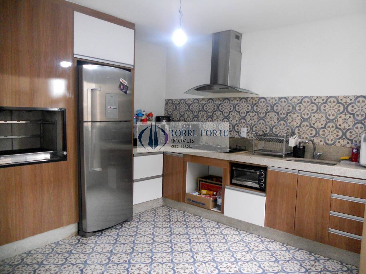 Apartamento à venda com 3 quartos, 95m² - Foto 1