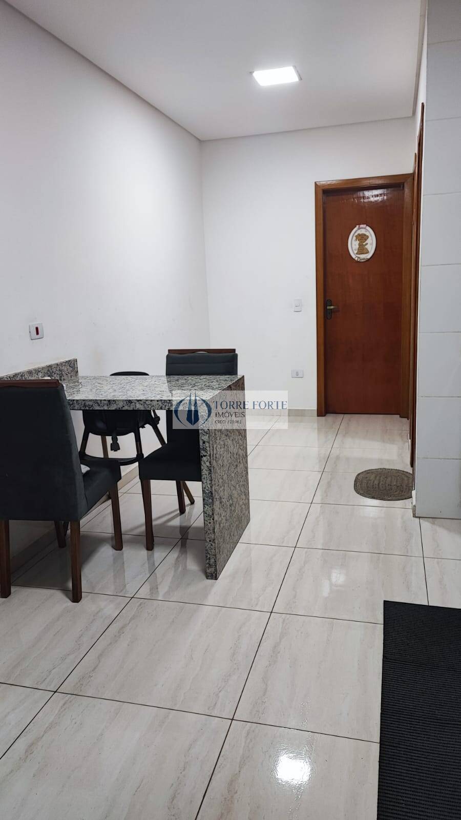 Apartamento à venda com 2 quartos, 70m² - Foto 2