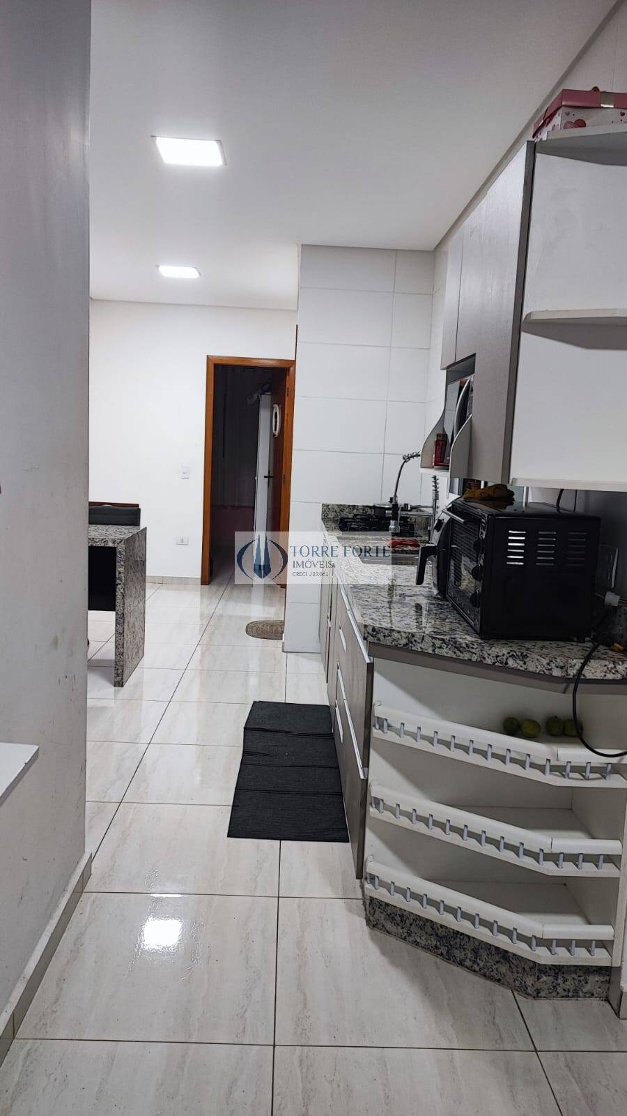 Apartamento à venda com 2 quartos, 70m² - Foto 3