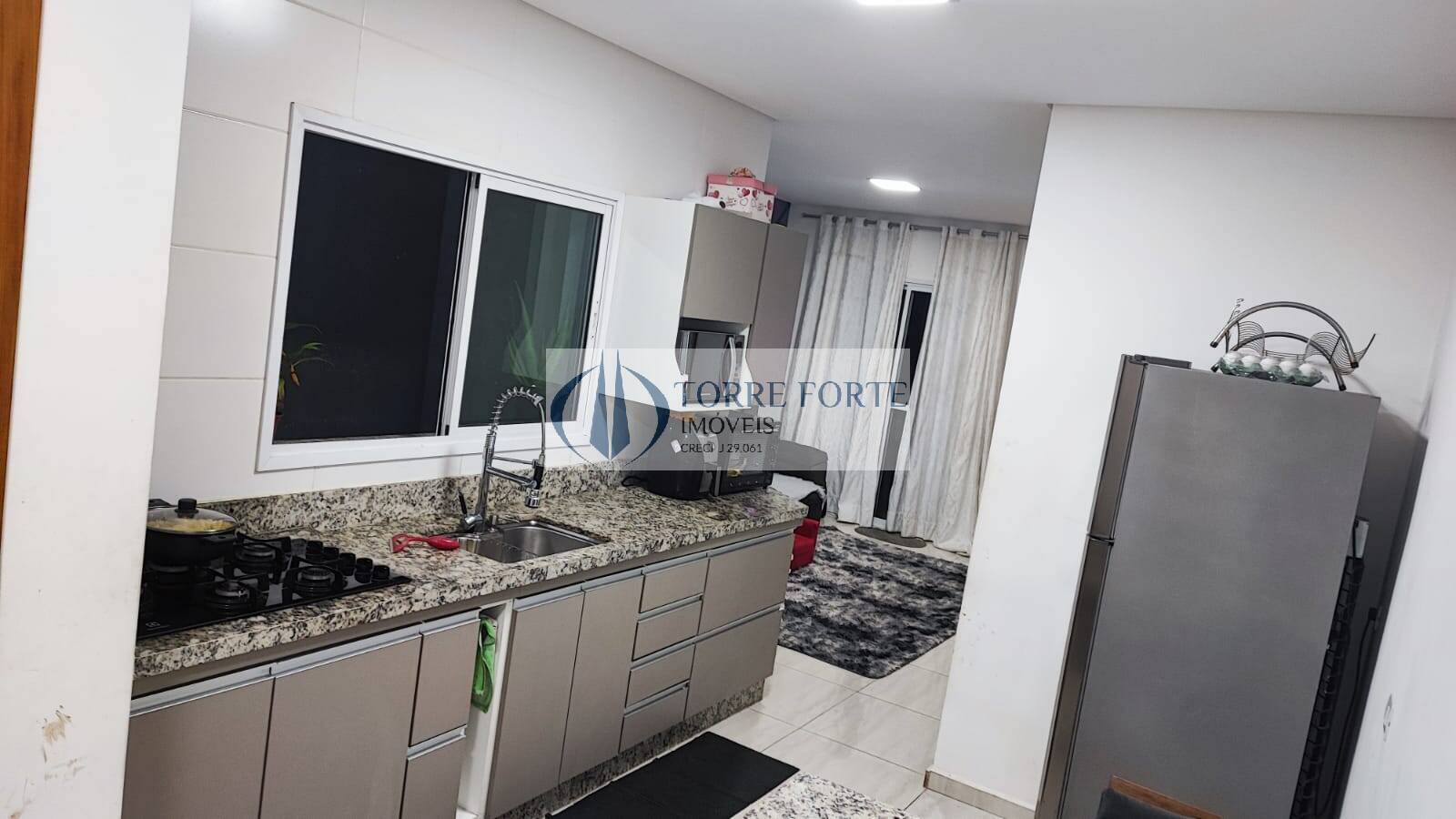 Apartamento à venda com 2 quartos, 70m² - Foto 4