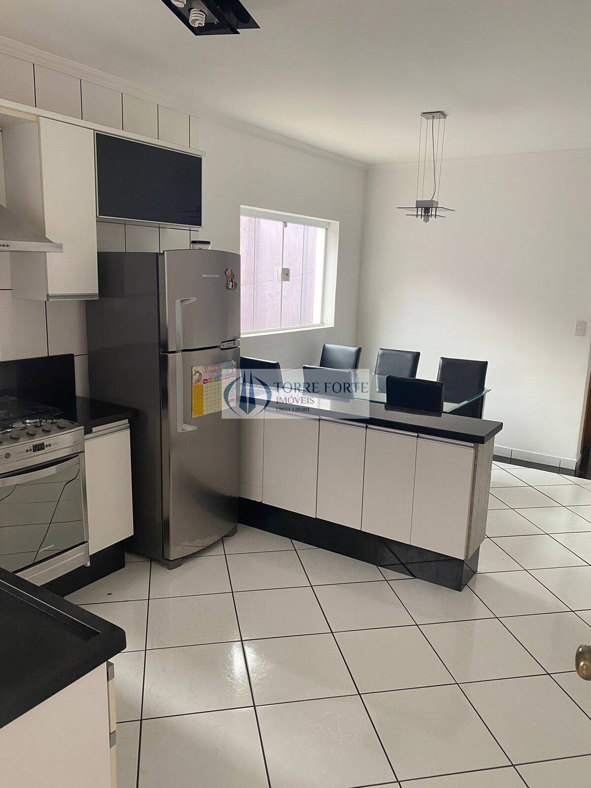 Casa à venda com 3 quartos, 137m² - Foto 1