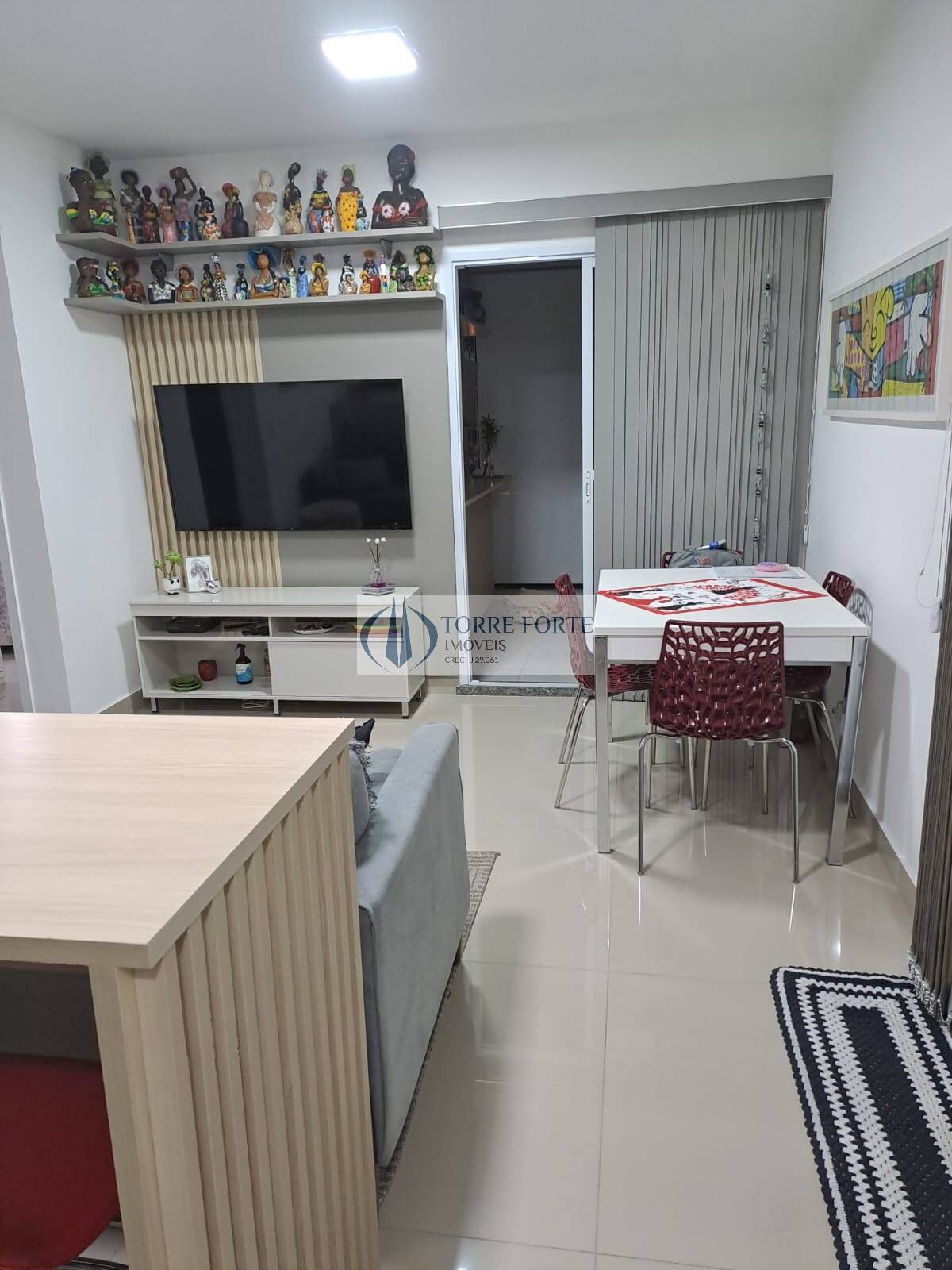 Apartamento à venda com 2 quartos, 70m² - Foto 2