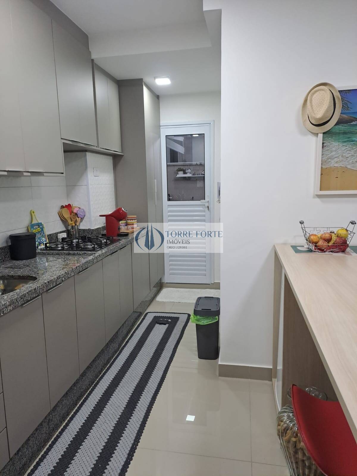 Apartamento à venda com 2 quartos, 70m² - Foto 3