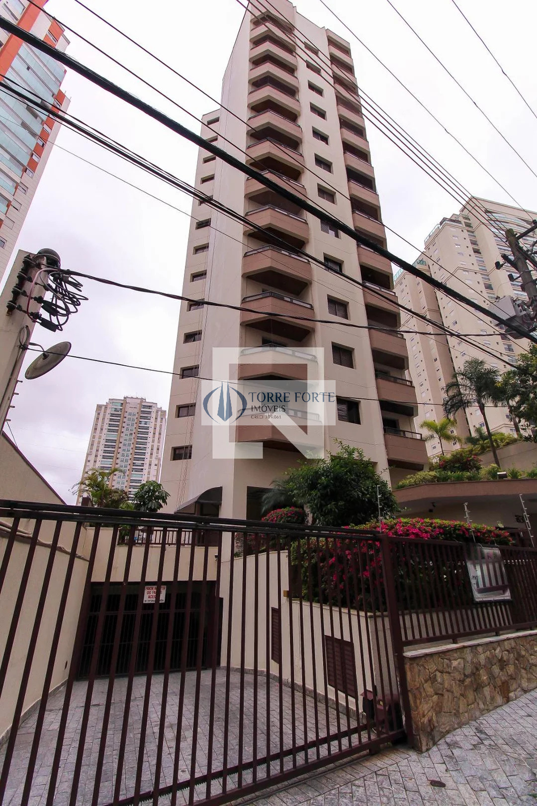 Apartamento à venda com 3 quartos, 157m² - Foto 1