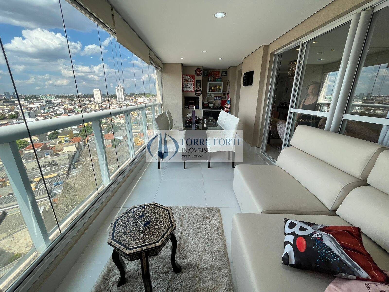 Apartamento à venda com 3 quartos, 105m² - Foto 1