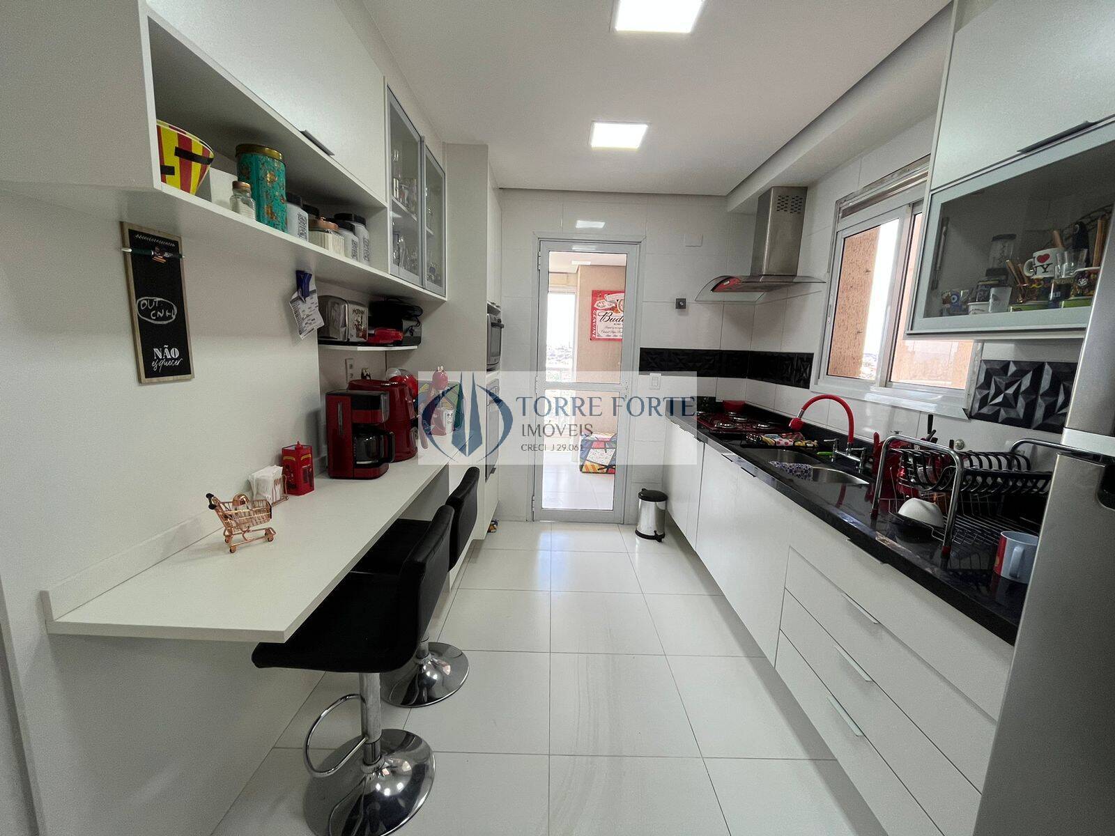 Apartamento à venda com 3 quartos, 105m² - Foto 8