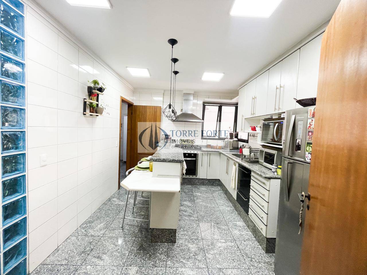 Apartamento à venda com 3 quartos, 147m² - Foto 18