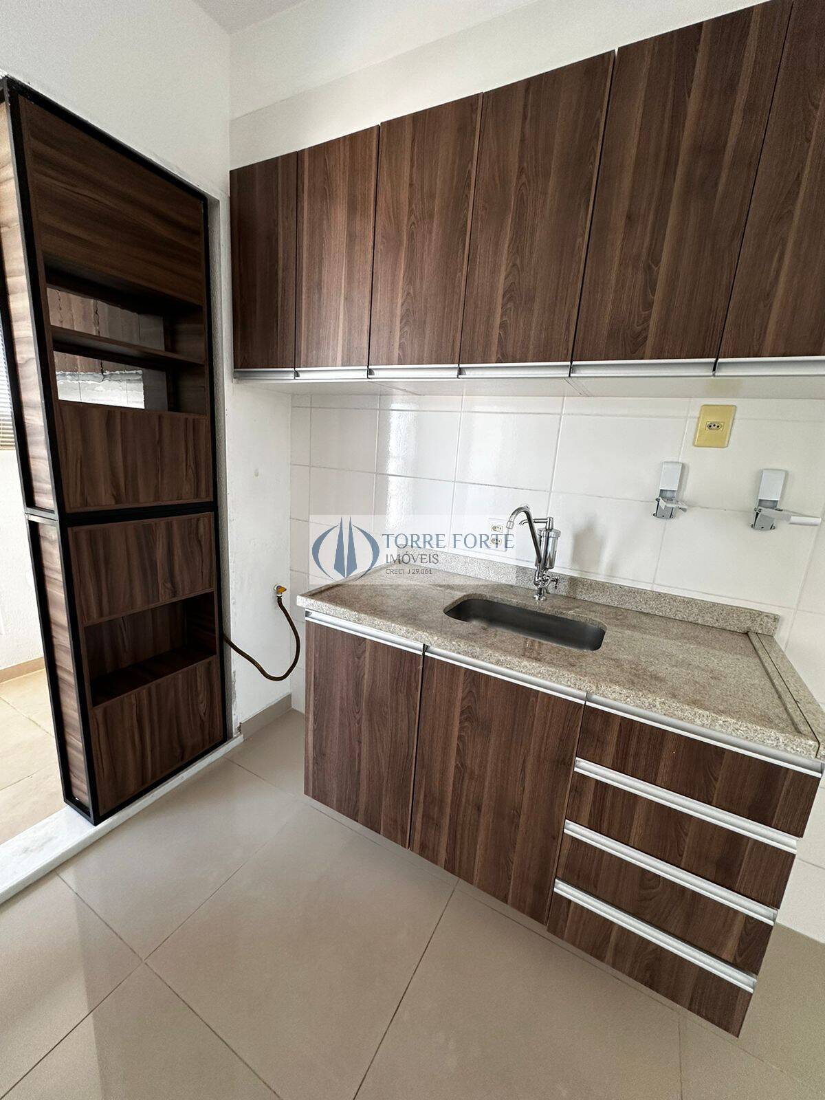 Apartamento à venda com 1 quarto, 40m² - Foto 5