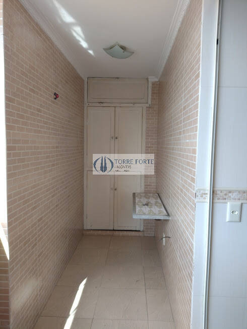 Apartamento para alugar com 3 quartos, 120m² - Foto 12