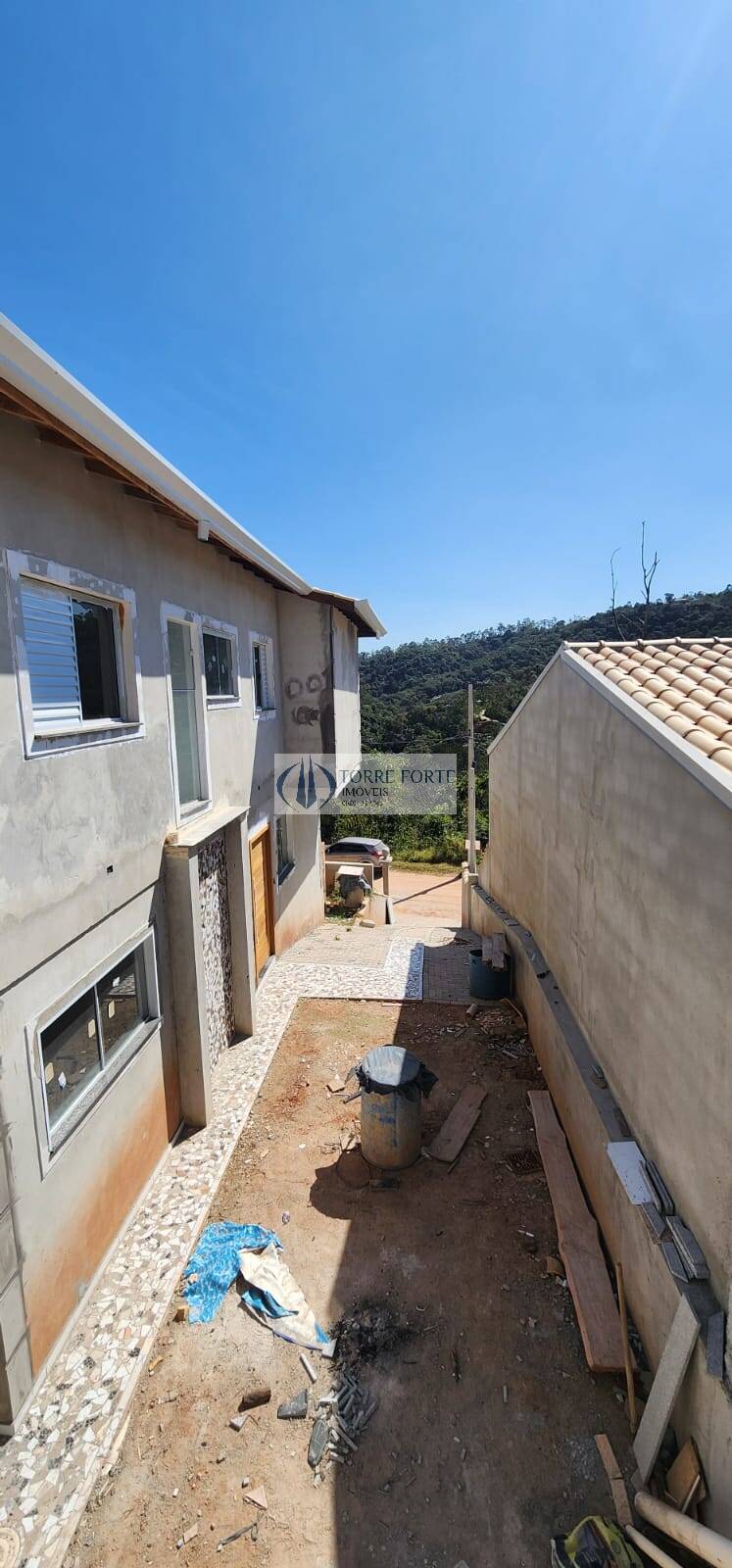 Casa à venda com 3 quartos, 140m² - Foto 1