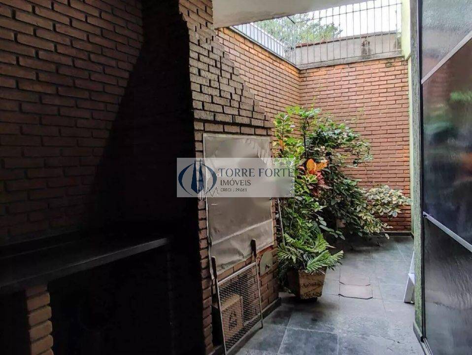 Casa à venda com 4 quartos, 210m² - Foto 1