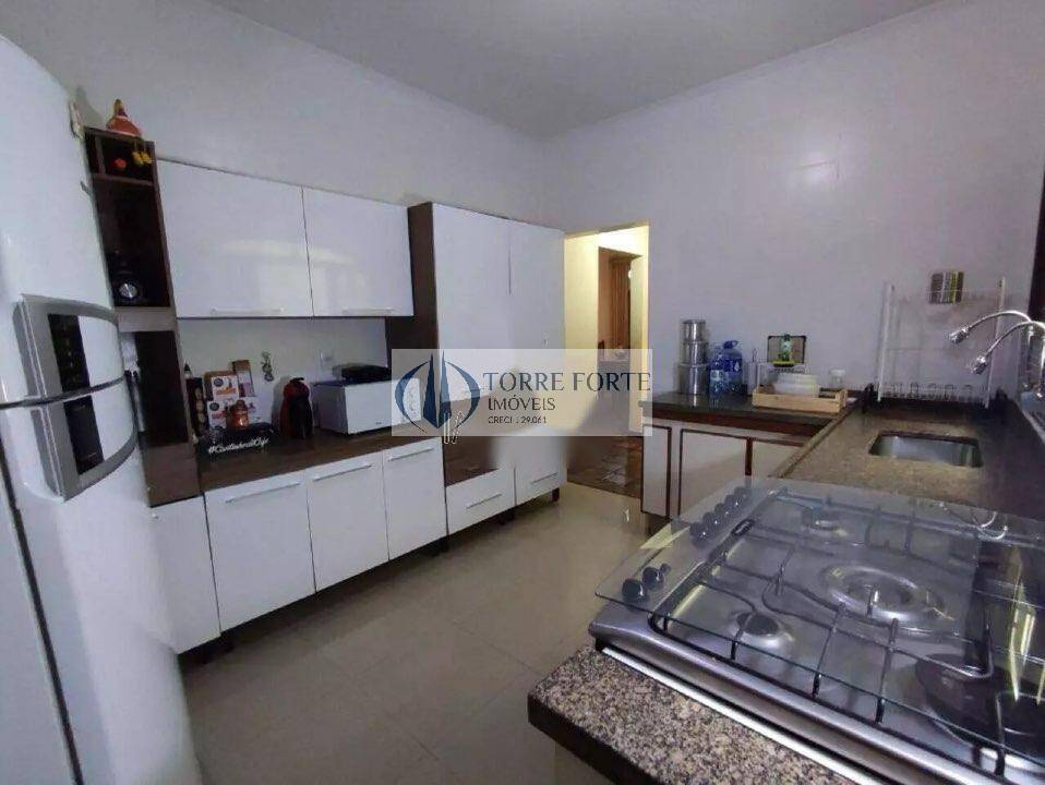 Casa à venda com 4 quartos, 210m² - Foto 7