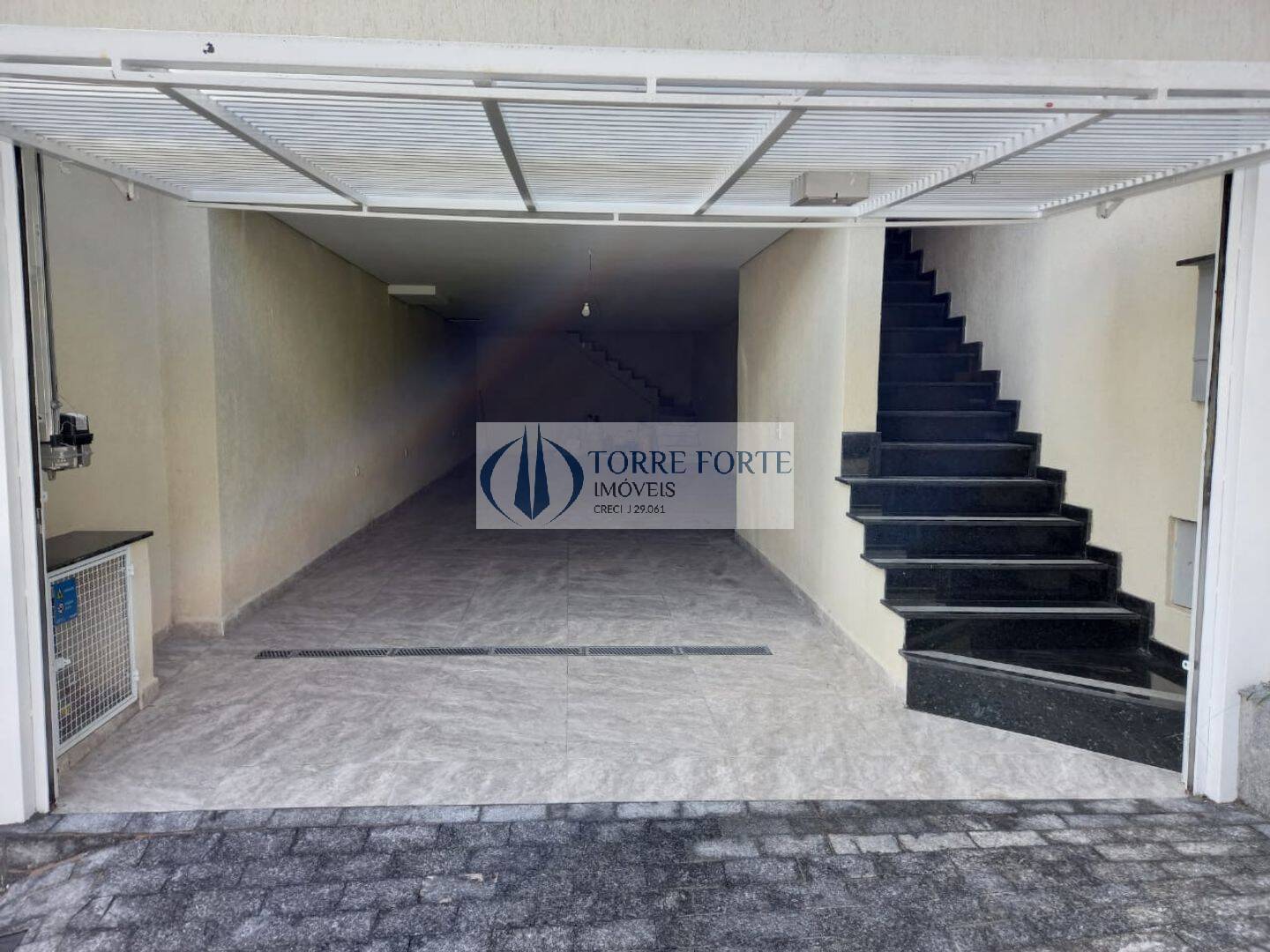 Sobrado à venda com 3 quartos, 219m² - Foto 4