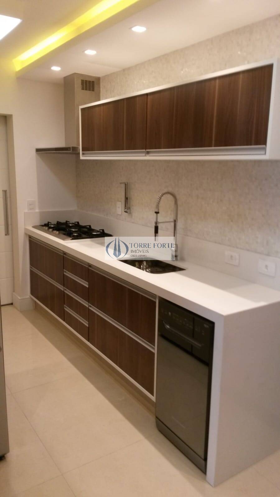 Apartamento à venda com 3 quartos, 133m² - Foto 4