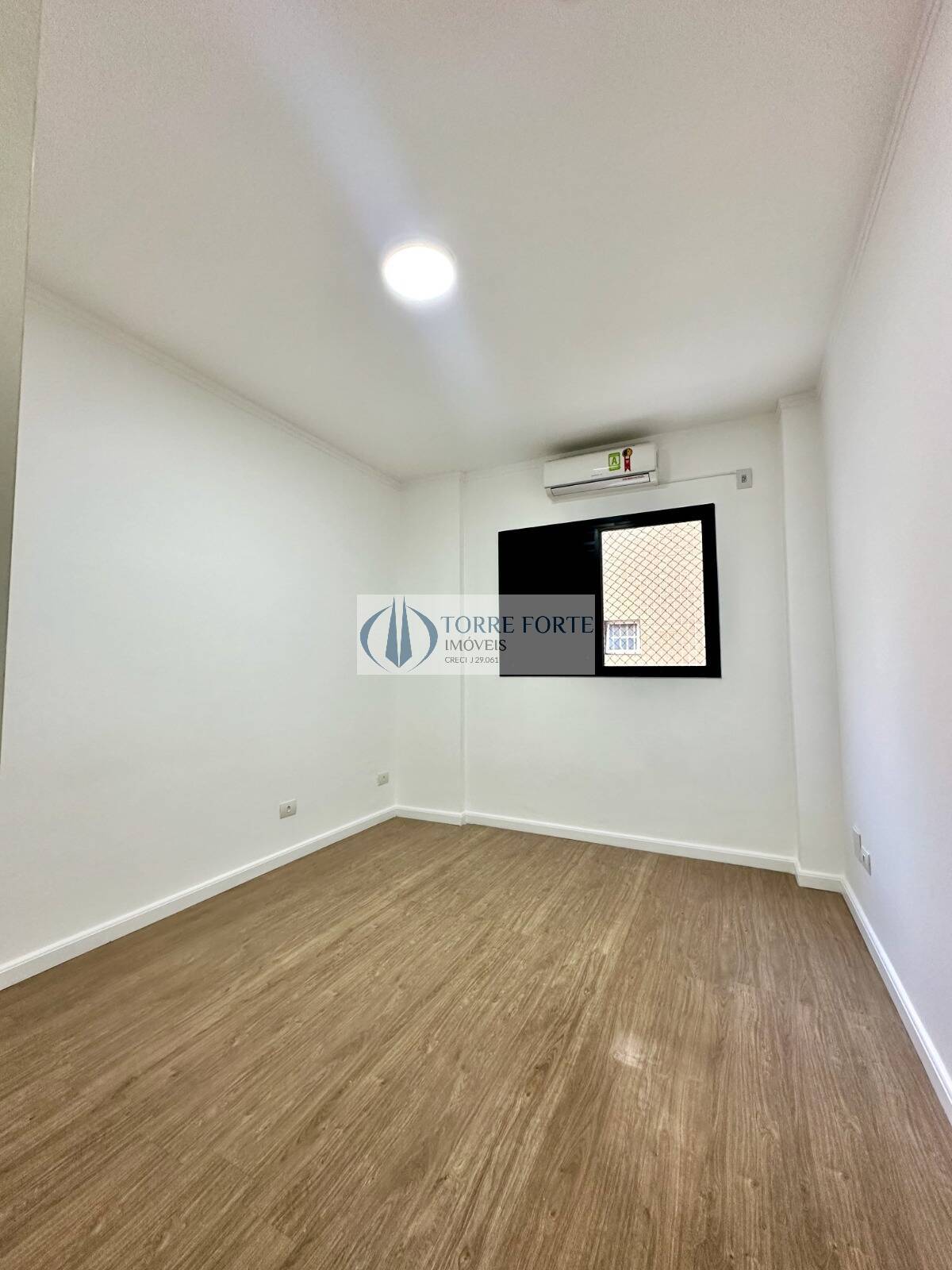 Apartamento à venda com 1 quarto, 55m² - Foto 2