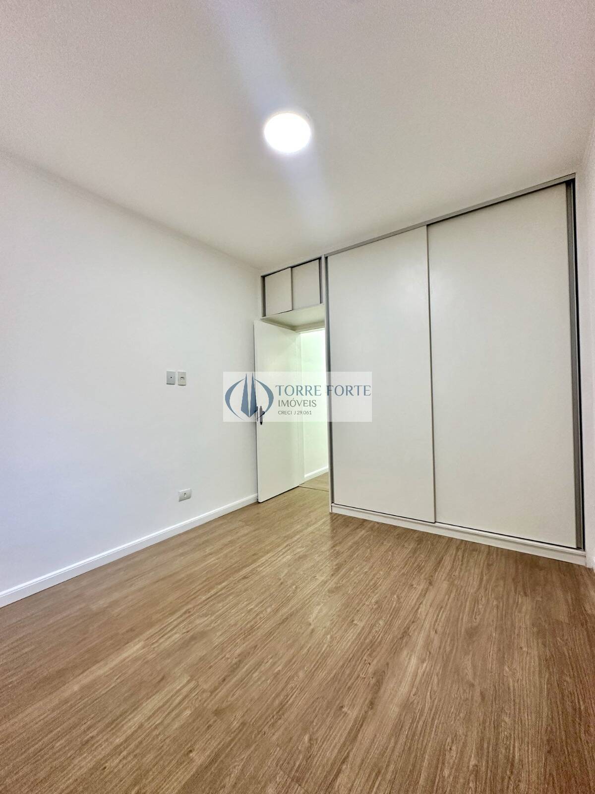 Apartamento à venda com 1 quarto, 55m² - Foto 12