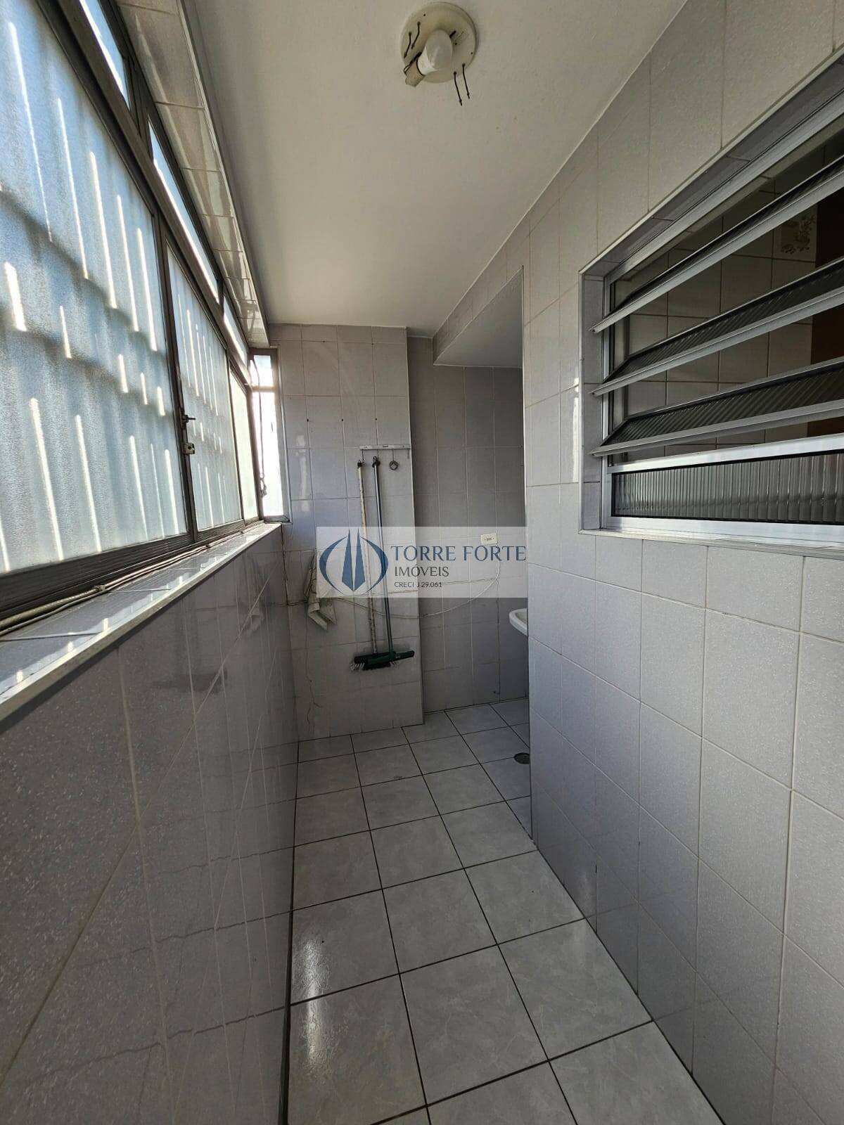 Apartamento à venda com 1 quarto, 42m² - Foto 11