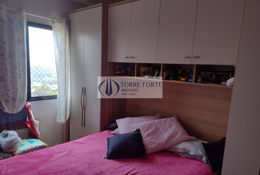 Apartamento à venda com 2 quartos, 70m² - Foto 3