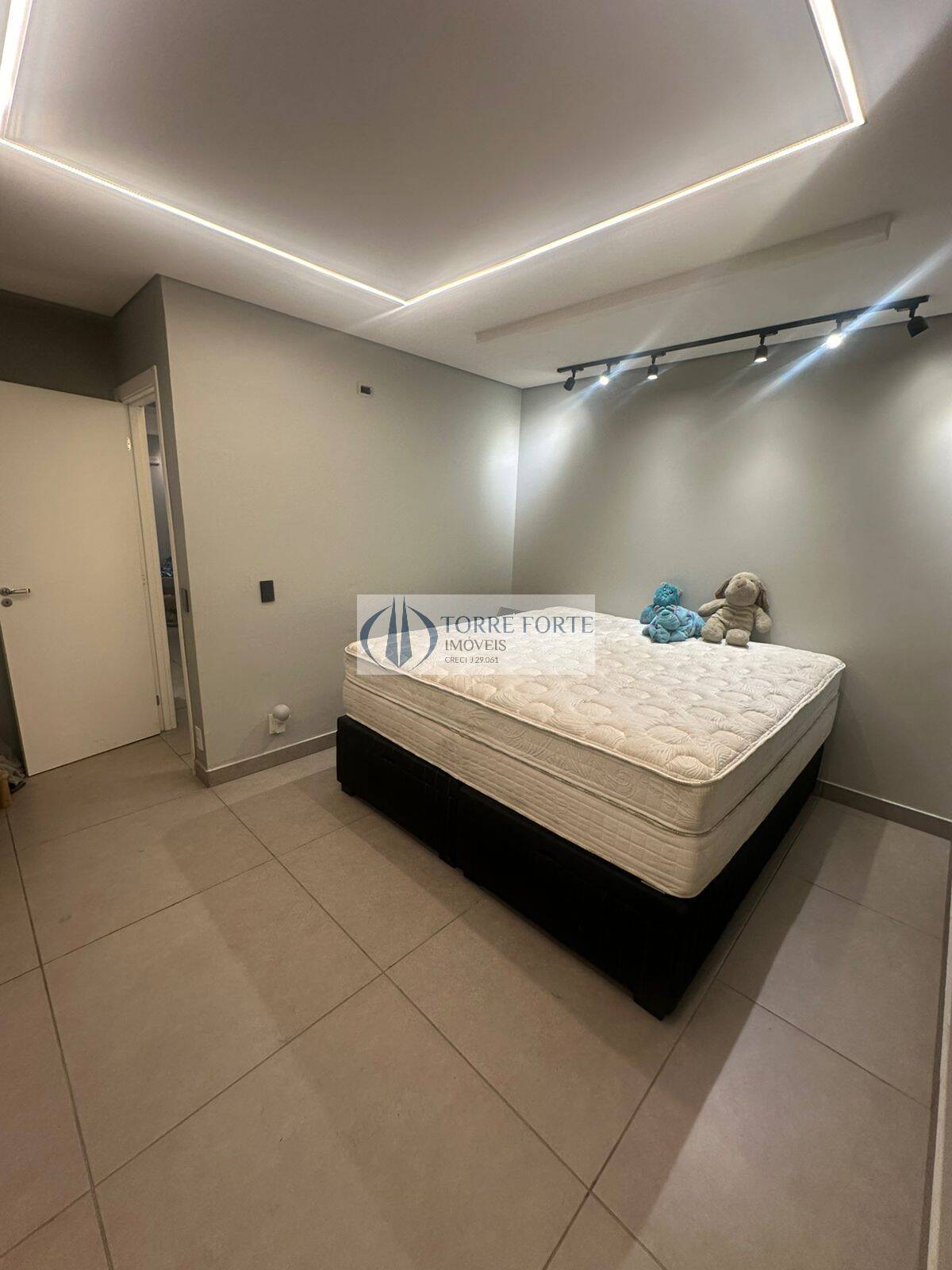 Apartamento à venda com 2 quartos, 81m² - Foto 12