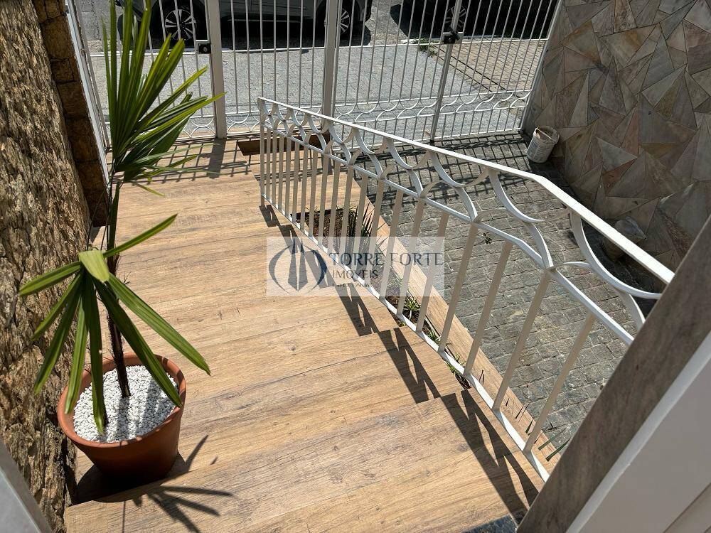 Casa à venda com 4 quartos, 180m² - Foto 2