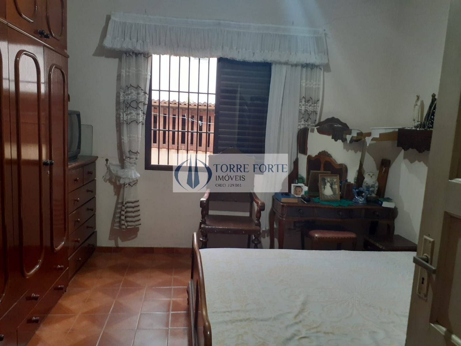 Casa à venda com 4 quartos, 195m² - Foto 3