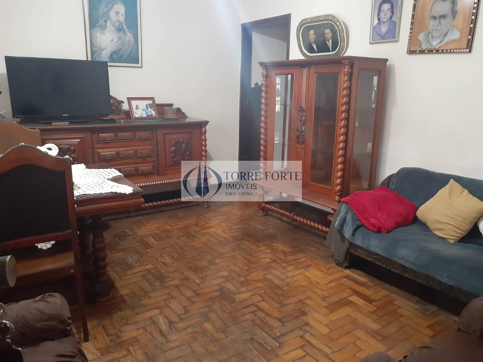 Casa à venda com 4 quartos, 195m² - Foto 1