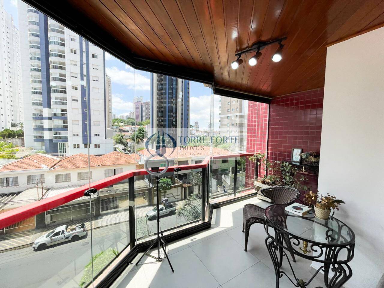 Apartamento à venda com 3 quartos, 147m² - Foto 2