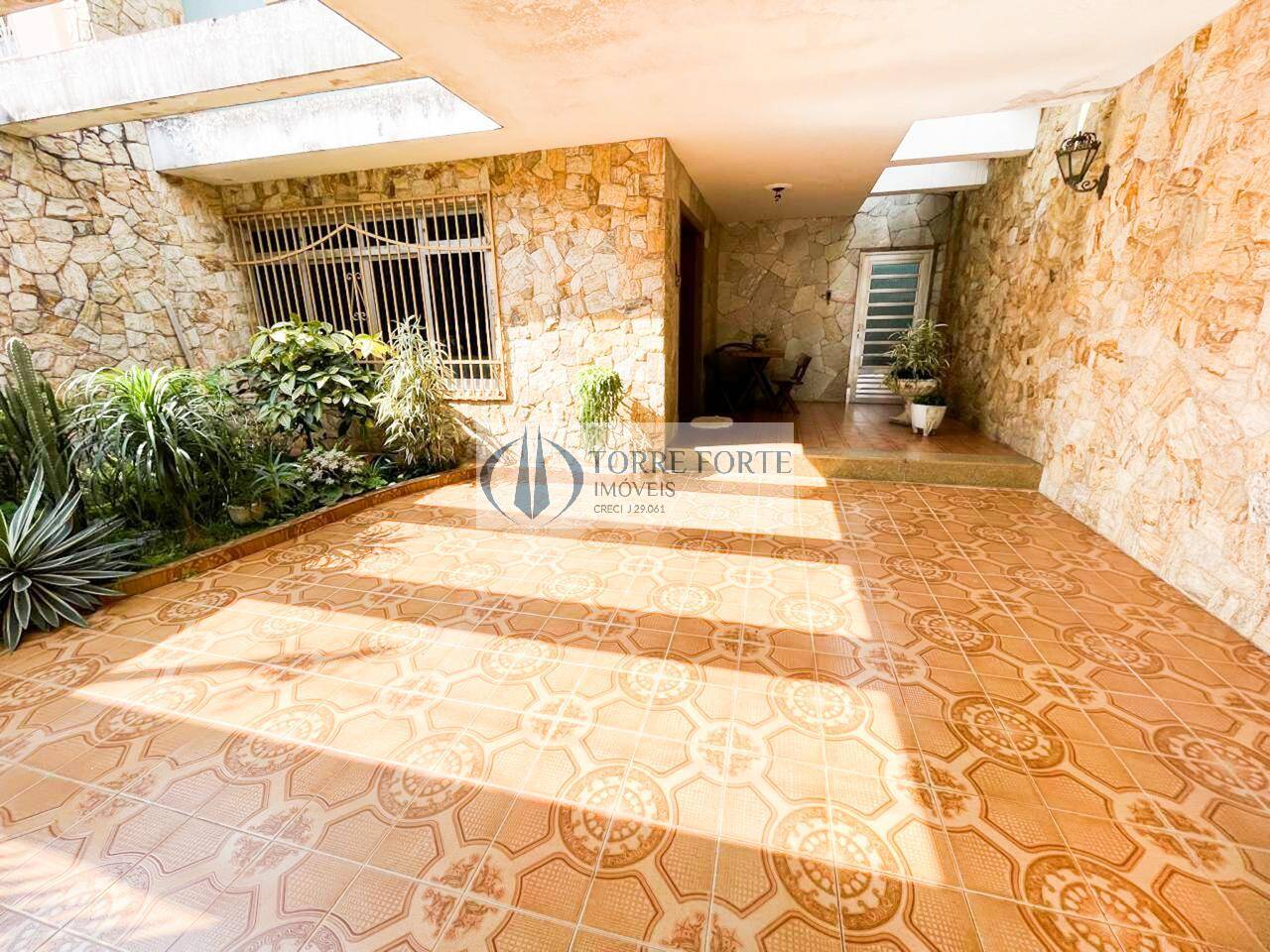 Casa à venda com 3 quartos, 158m² - Foto 2