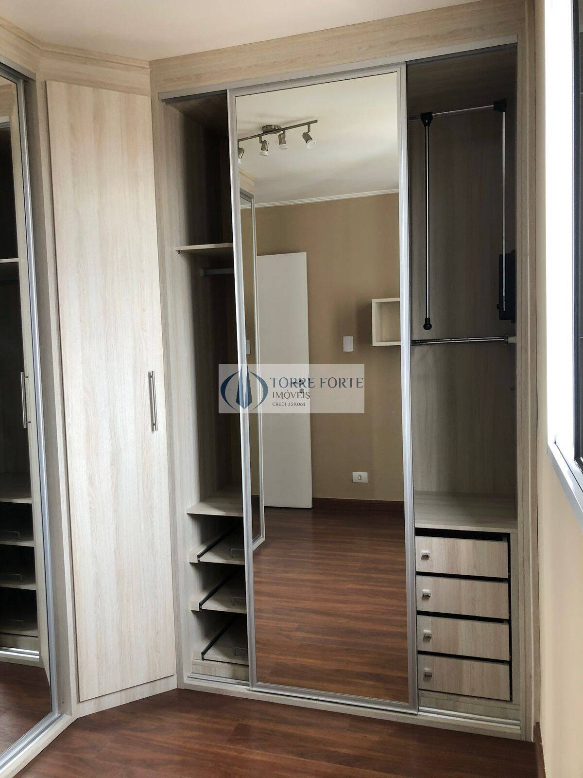 Apartamento à venda com 2 quartos, 61m² - Foto 9