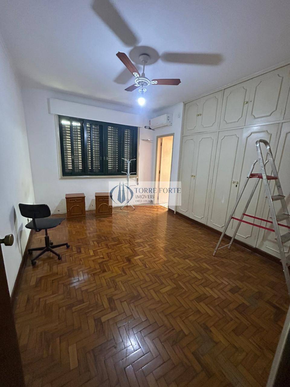 Casa para alugar com 3 quartos, 240m² - Foto 1