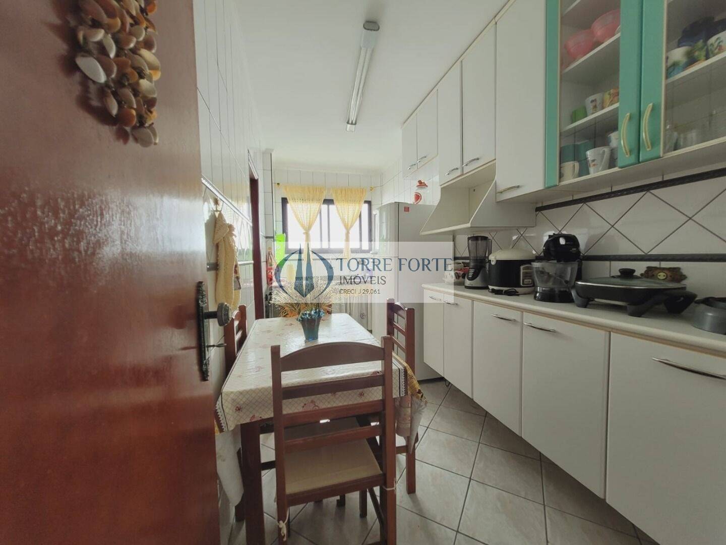 Apartamento à venda com 2 quartos, 65m² - Foto 3