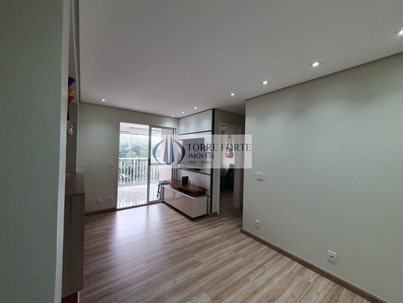 Apartamento para alugar com 2 quartos, 56m² - Foto 11