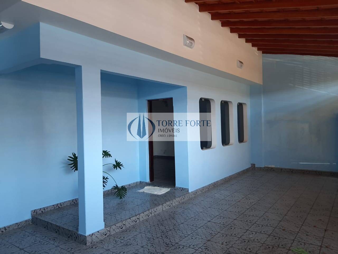 Casa à venda com 5 quartos, 250m² - Foto 1