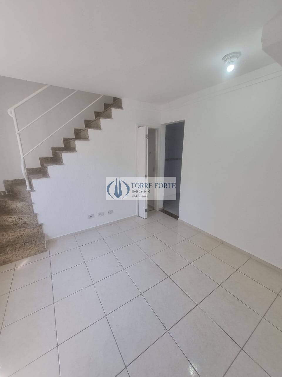 Casa à venda com 2 quartos, 65m² - Foto 1