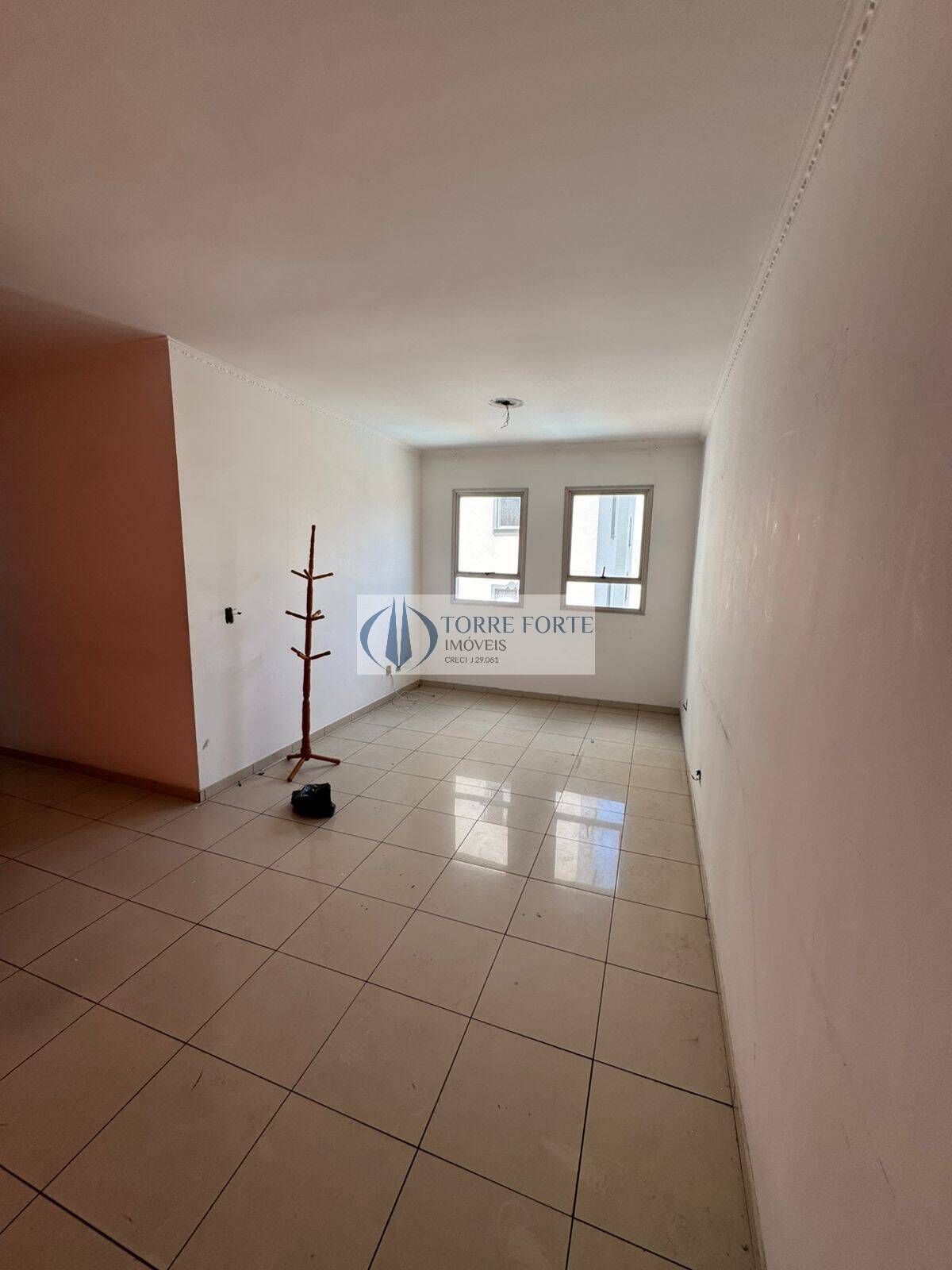 Apartamento à venda com 2 quartos, 64m² - Foto 3