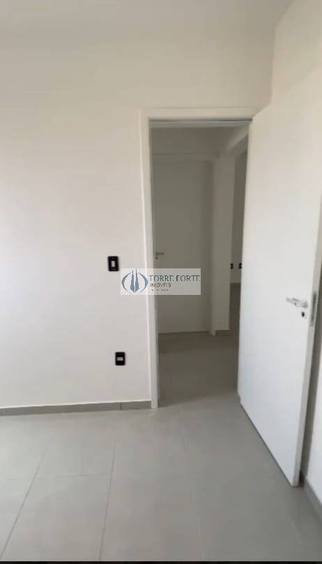 Apartamento à venda com 2 quartos, 40m² - Foto 11