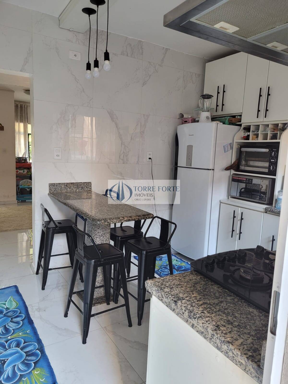 Casa à venda com 2 quartos, 80m² - Foto 1