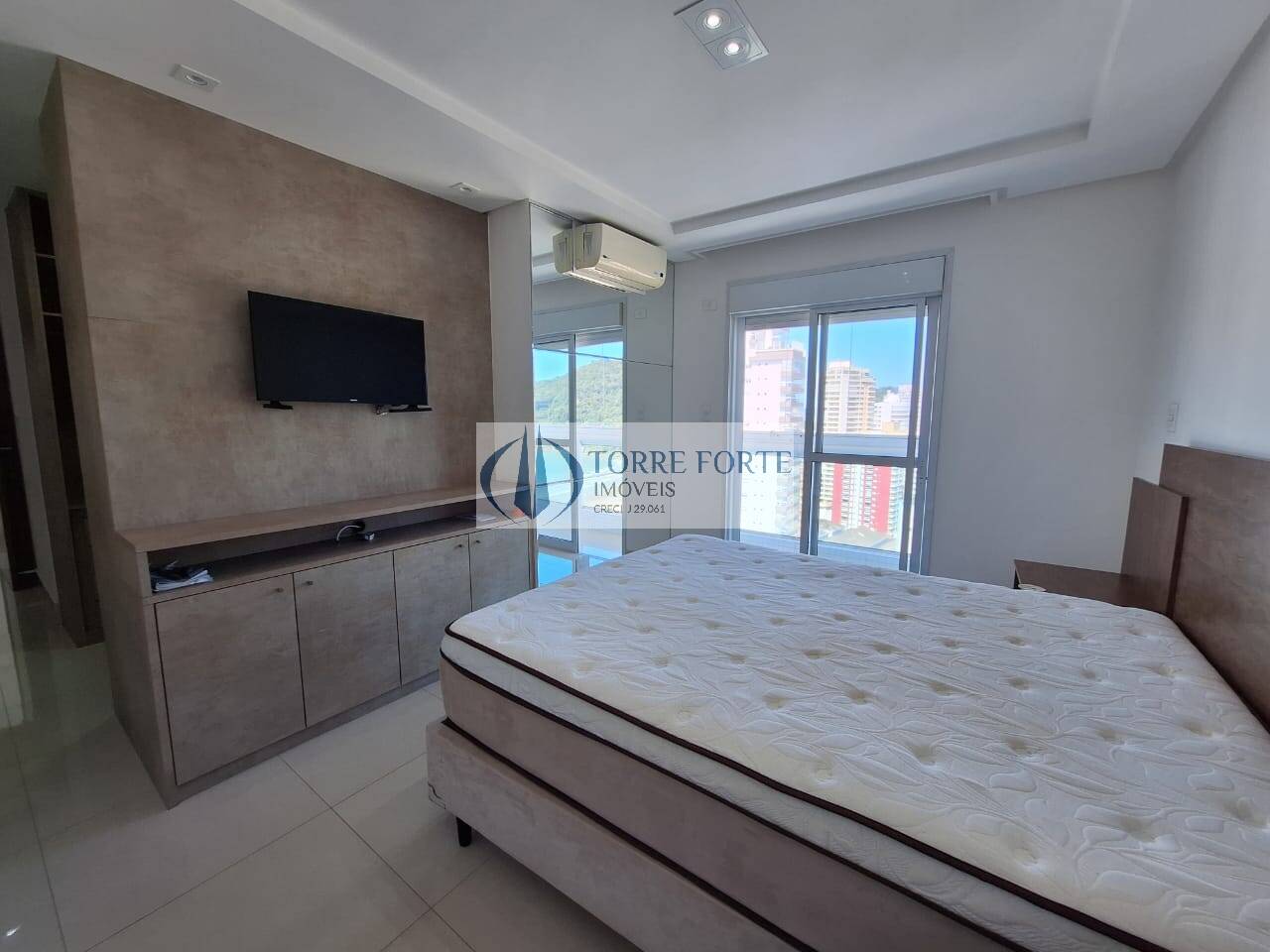 Apartamento à venda com 3 quartos, 200m² - Foto 3