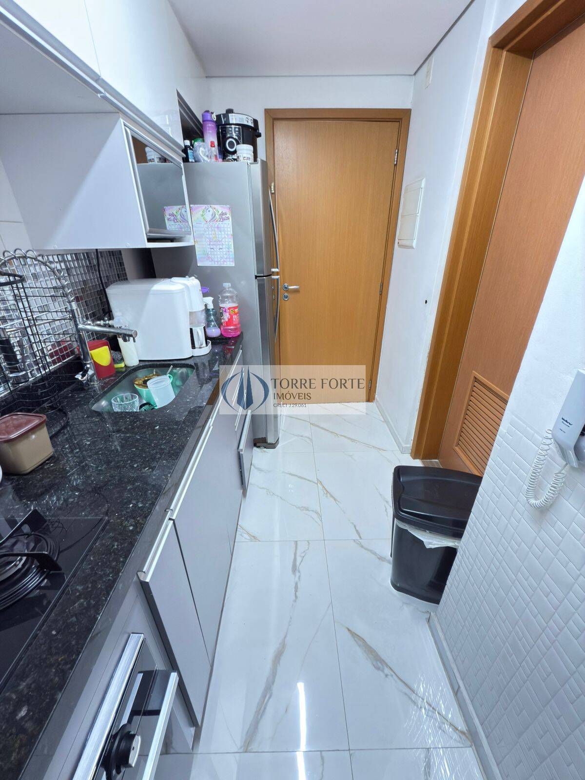 Apartamento à venda com 3 quartos, 70m² - Foto 2