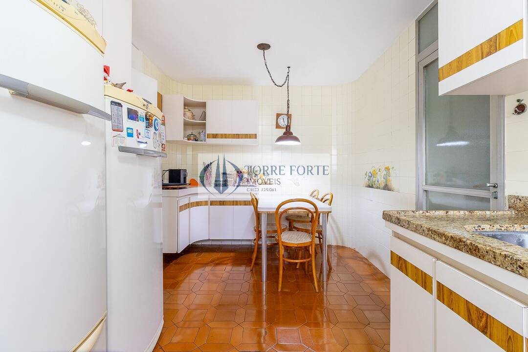 Apartamento à venda com 4 quartos, 220m² - Foto 7