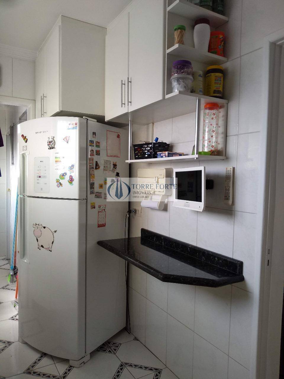 Apartamento à venda com 2 quartos, 62m² - Foto 2