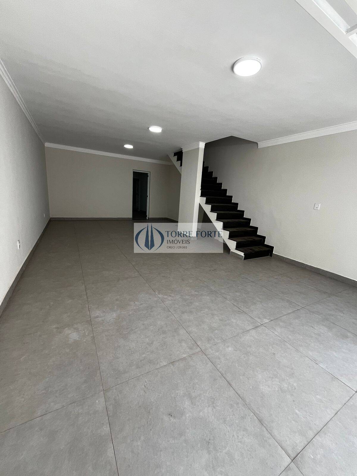 Casa à venda com 3 quartos, 224m² - Foto 2