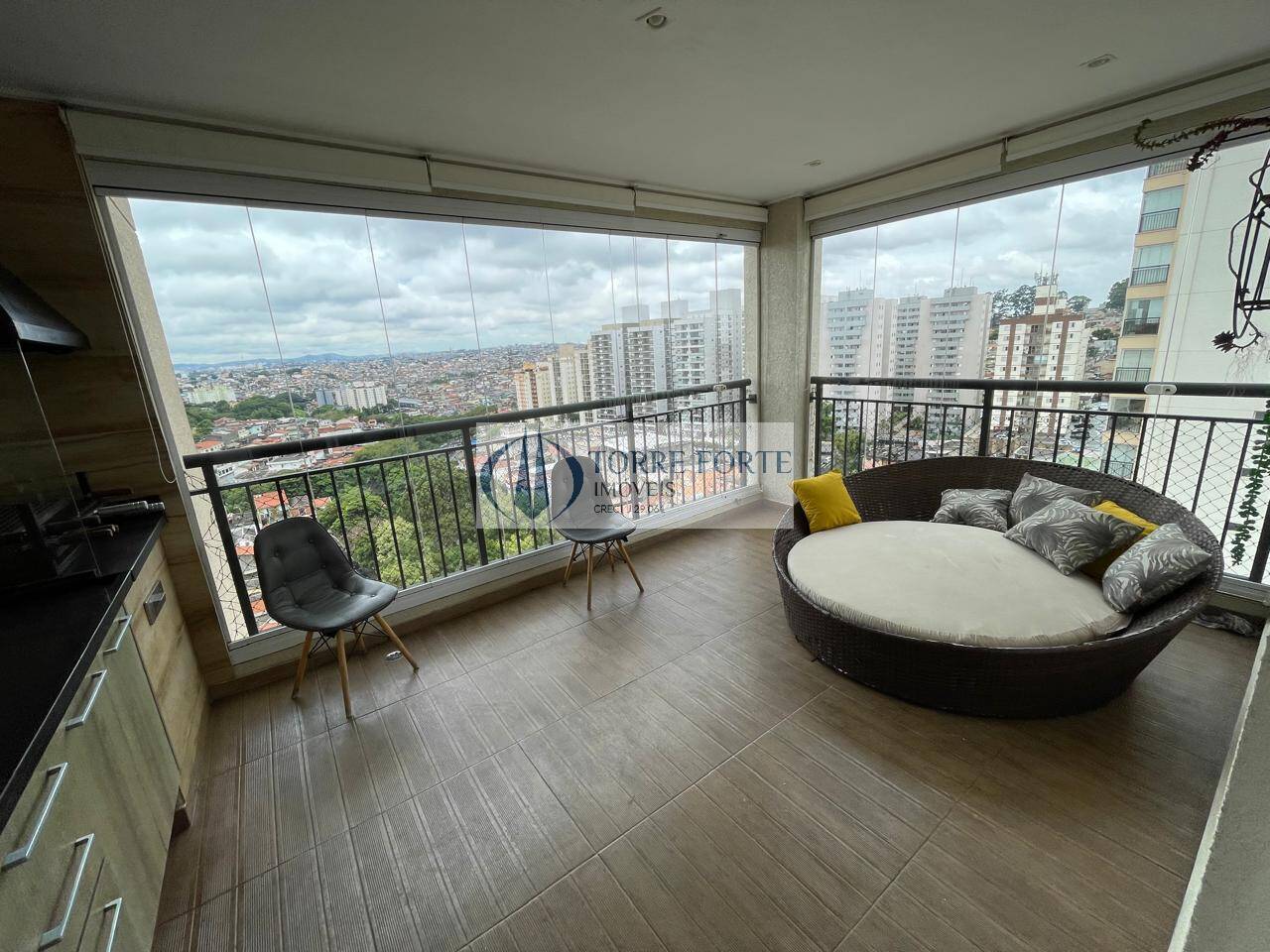 Apartamento à venda com 2 quartos, 67m² - Foto 2