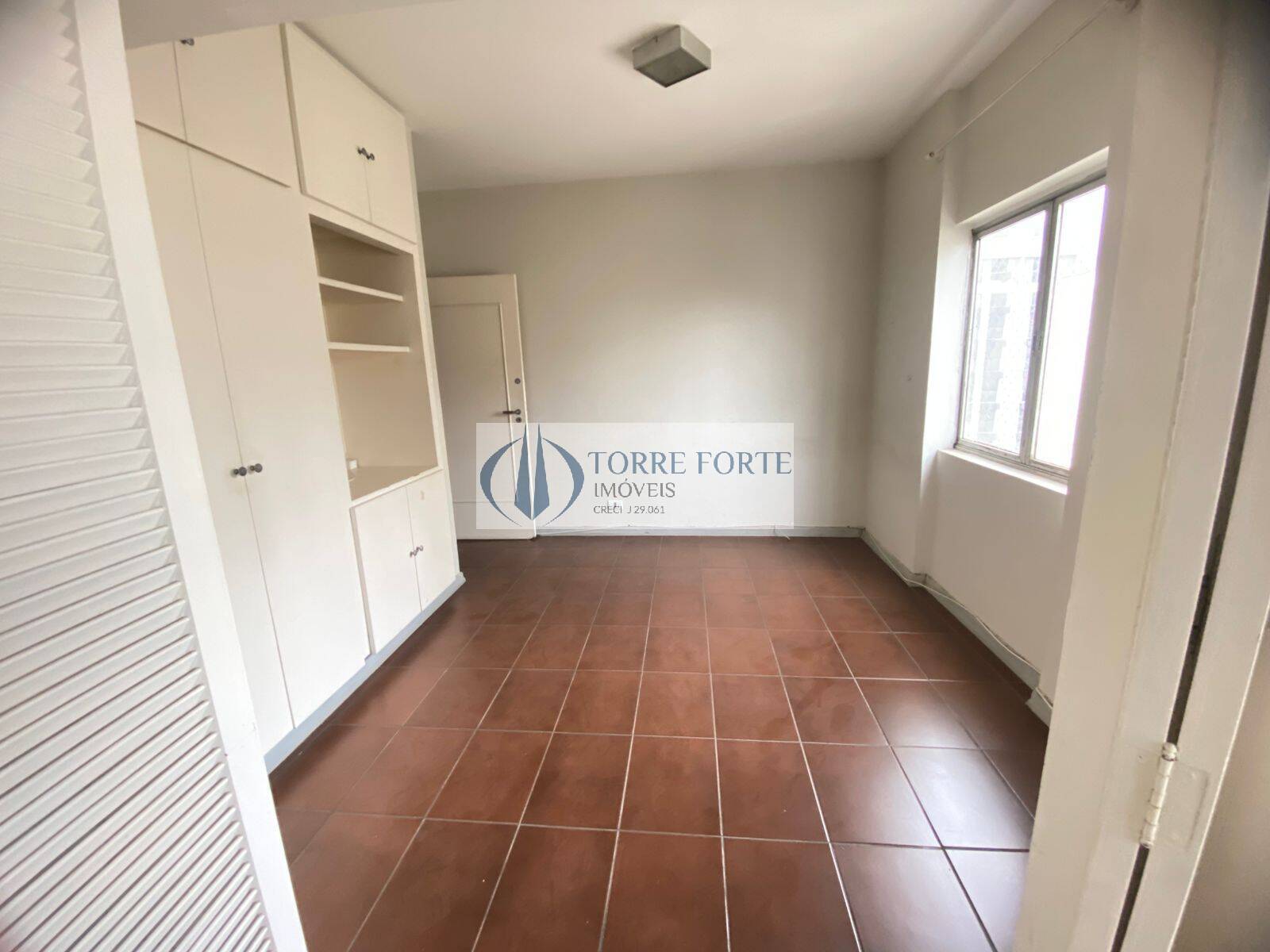 Apartamento à venda com 3 quartos, 115m² - Foto 1