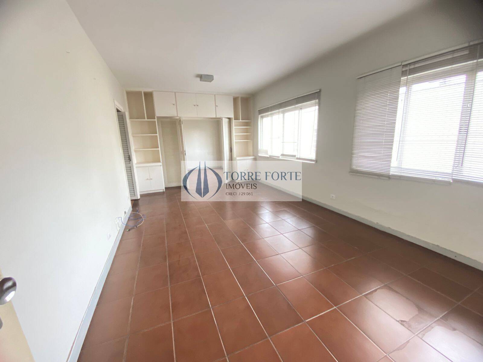 Apartamento à venda com 3 quartos, 115m² - Foto 3