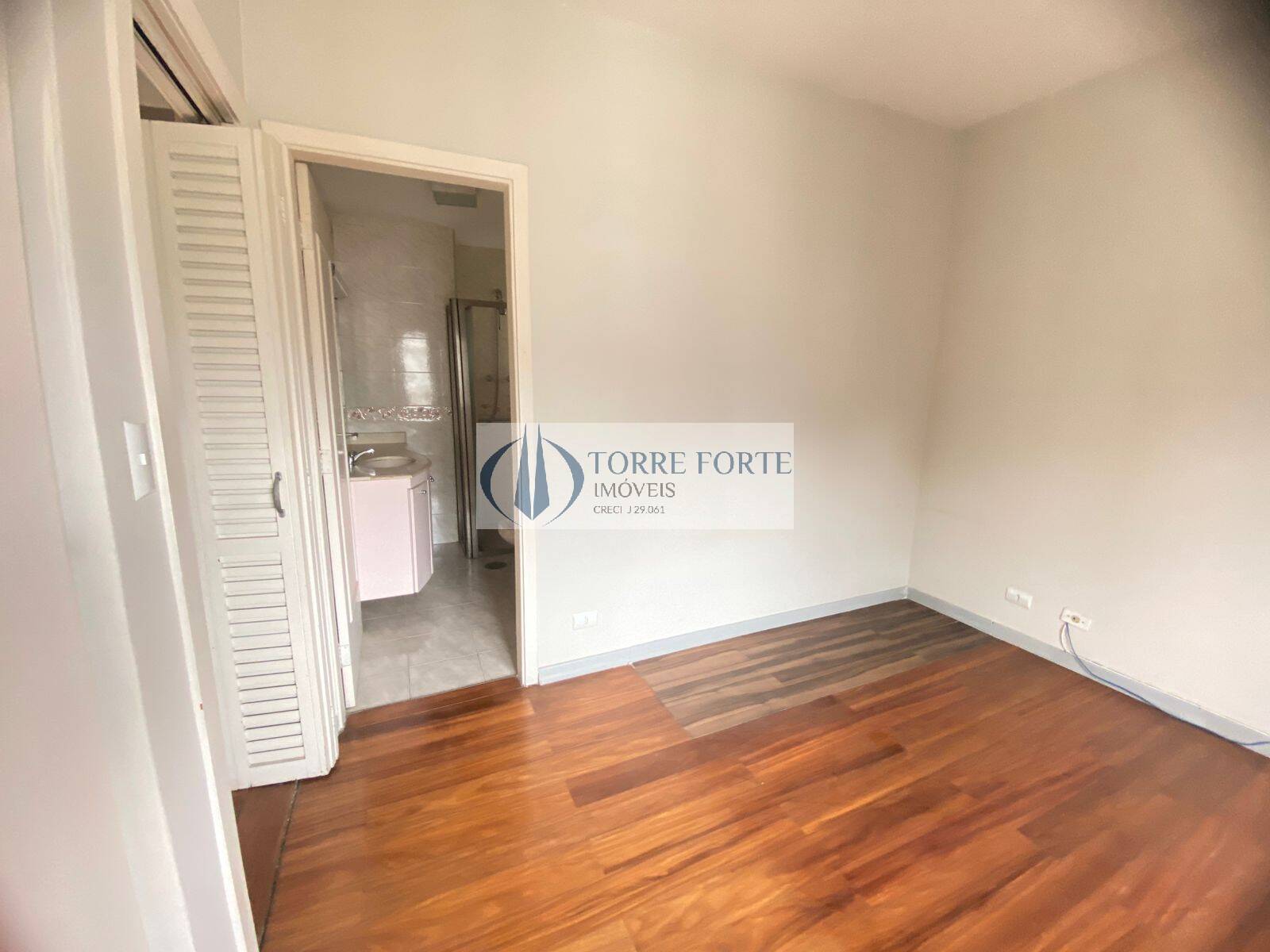 Apartamento à venda com 3 quartos, 115m² - Foto 2