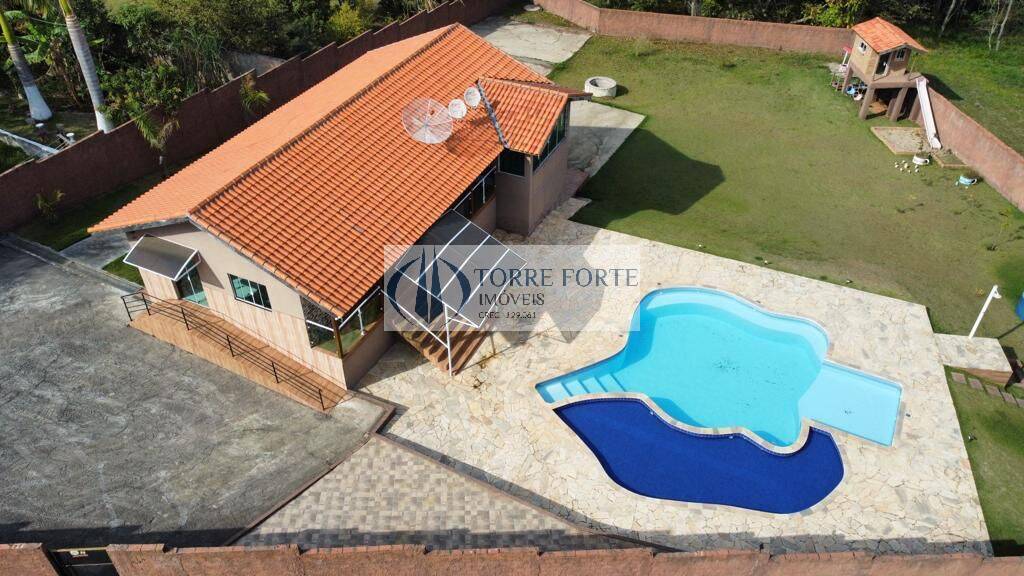 Fazenda à venda com 3 quartos, 1680m² - Foto 1