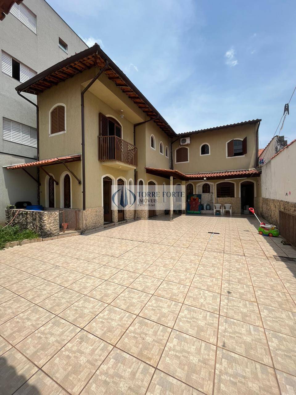 Casa à venda com 3 quartos, 200m² - Foto 2