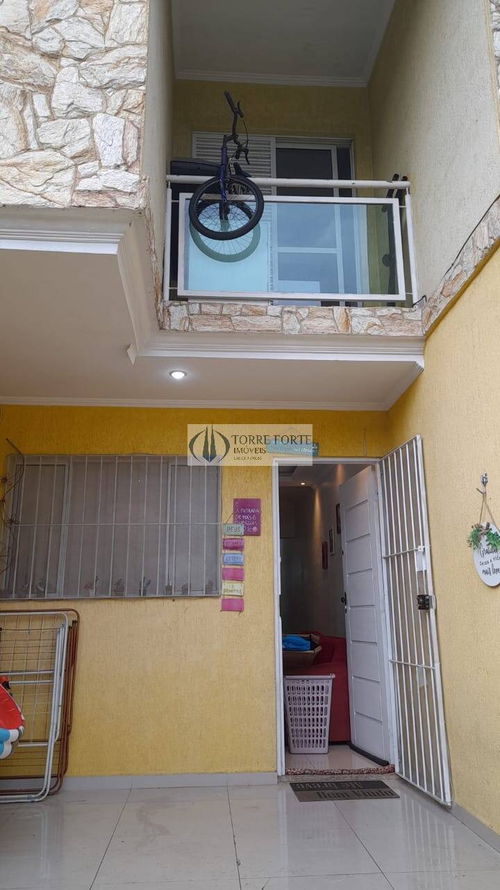 Casa à venda com 3 quartos, 240m² - Foto 1