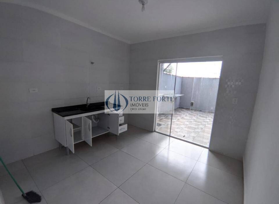 Casa à venda com 2 quartos, 70m² - Foto 5